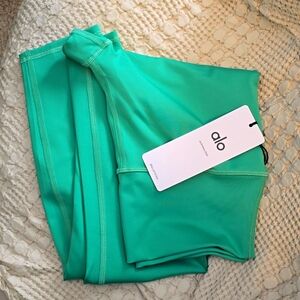 BNWT ALO Yoga 7/8 High-Waist Airlift Legging in Lettuce